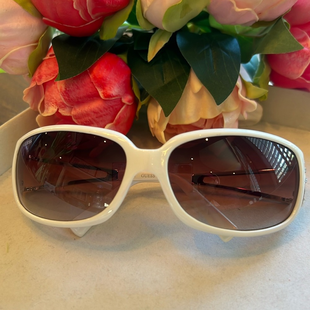 Guess Retro Y2K Sunglasses Rhinestone White Silver Frame 6269 Rare
